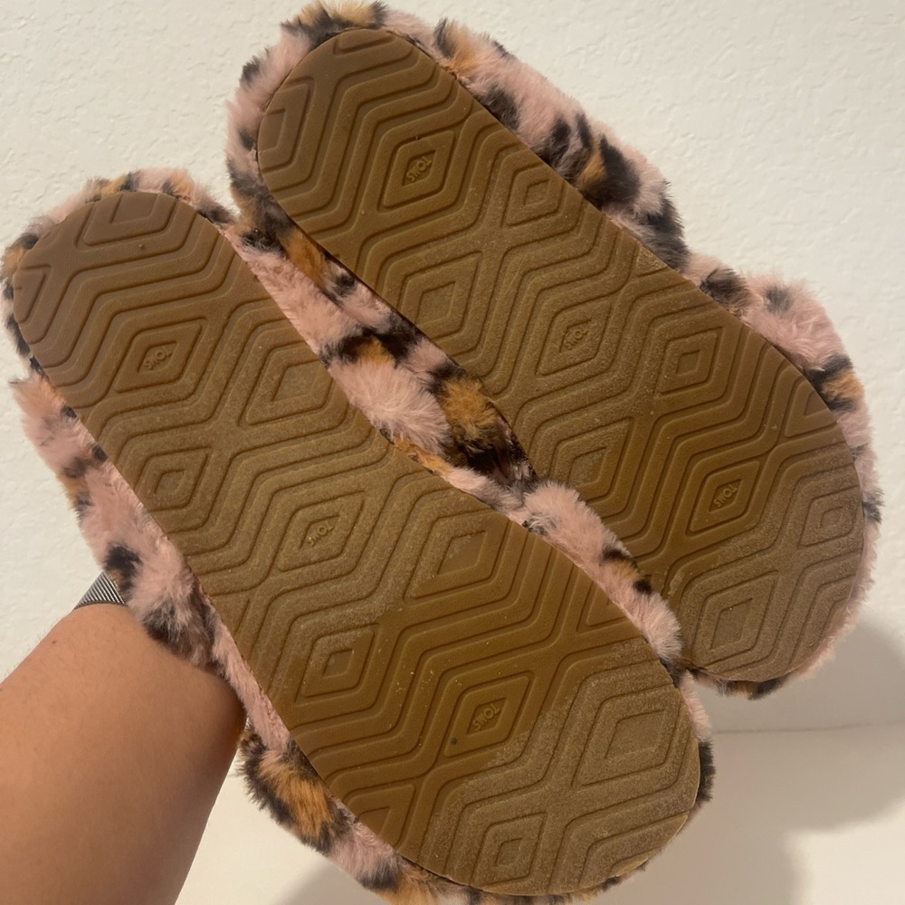 Toms Pink Leopard Print Slippers - Picture 9 of 10
